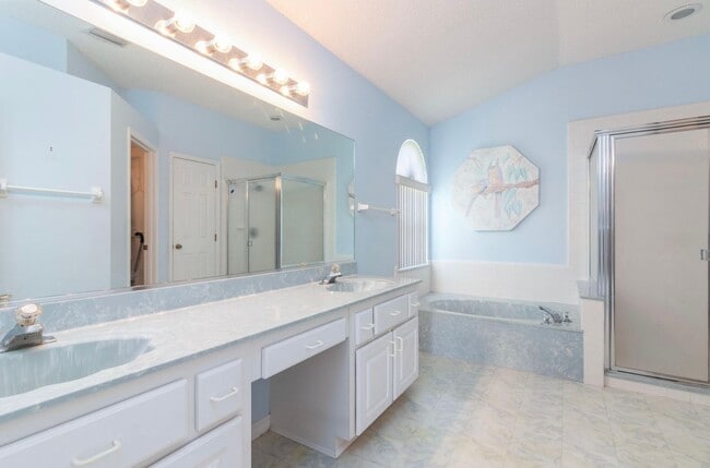 Building Photo - 3 Bedroom available in Daytona Beach