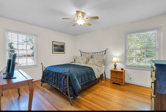Building Photo - 244 Greengate Ln