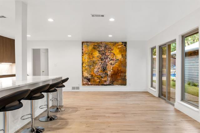 Building Photo - 9415 Hill View Dr