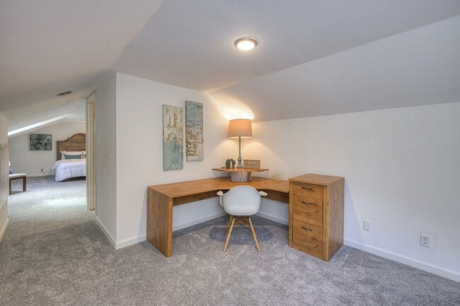 Building Photo - 204 Hogan Ln