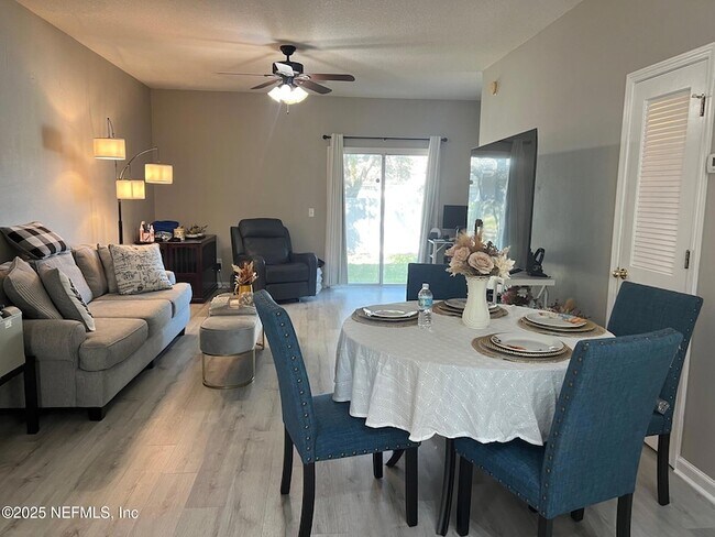 Building Photo - 385 Scrub Jay Dr