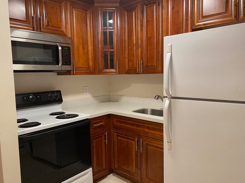 Kitchen - 3919 Adcock Ln