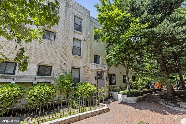Building Photo - 1437 Spring Rd NW