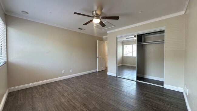 Building Photo - Custom Built 5 Bedroom 3 Bathroom Home in ...