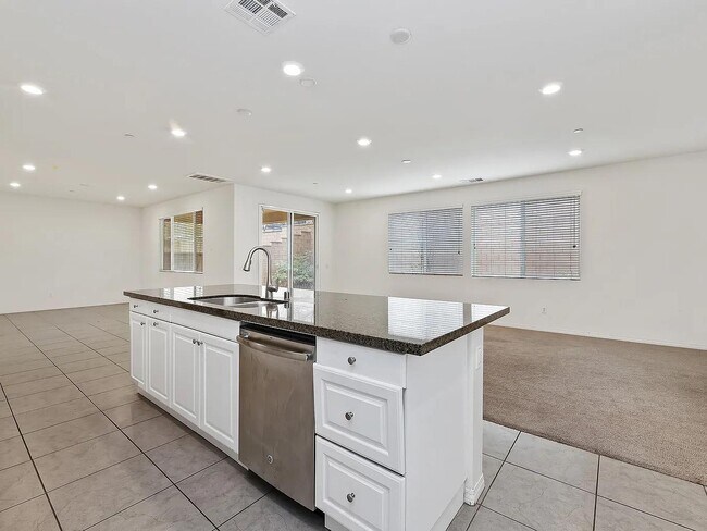 Building Photo - 15634 Clove Pl