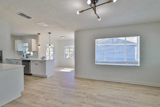 Building Photo - 867 53rd Terrace N