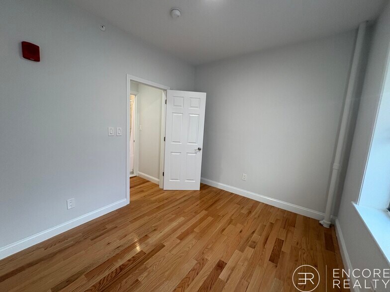 Building Photo - 19 Peterborough St