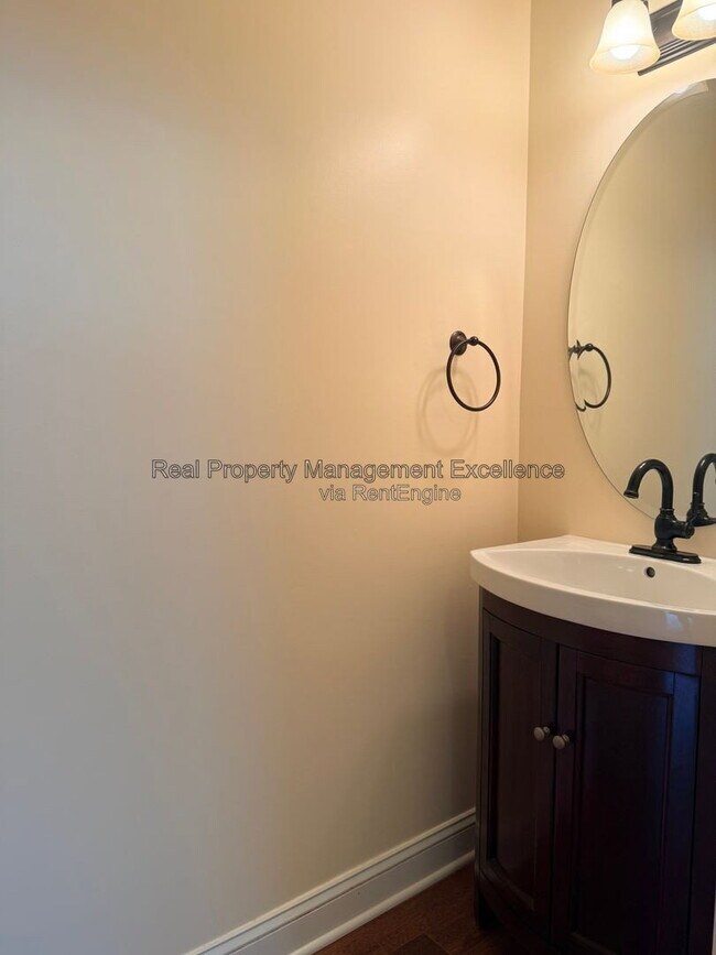 Building Photo - 305 Holly Thorn Trace