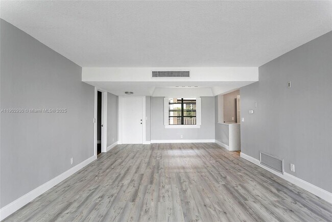 Building Photo - 501 SW 11th Pl