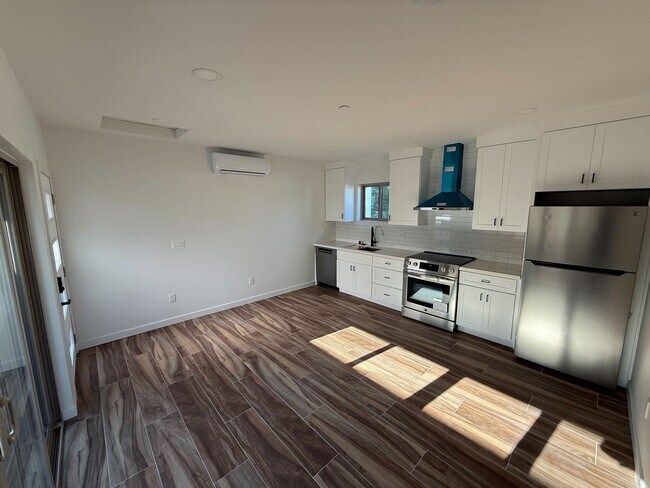 Building Photo - Newly Built 1-Bedroom ADU in Prime Pacific...