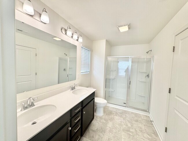 Building Photo - 3 br paired home with loft, minutes from I-77 I-40