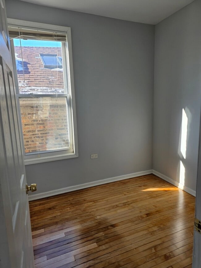 Building Photo - 1025 W Cullerton St