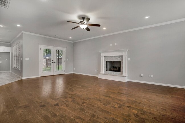 Building Photo - Very well maintained 4 Bed 3 Bath home in Great Location!