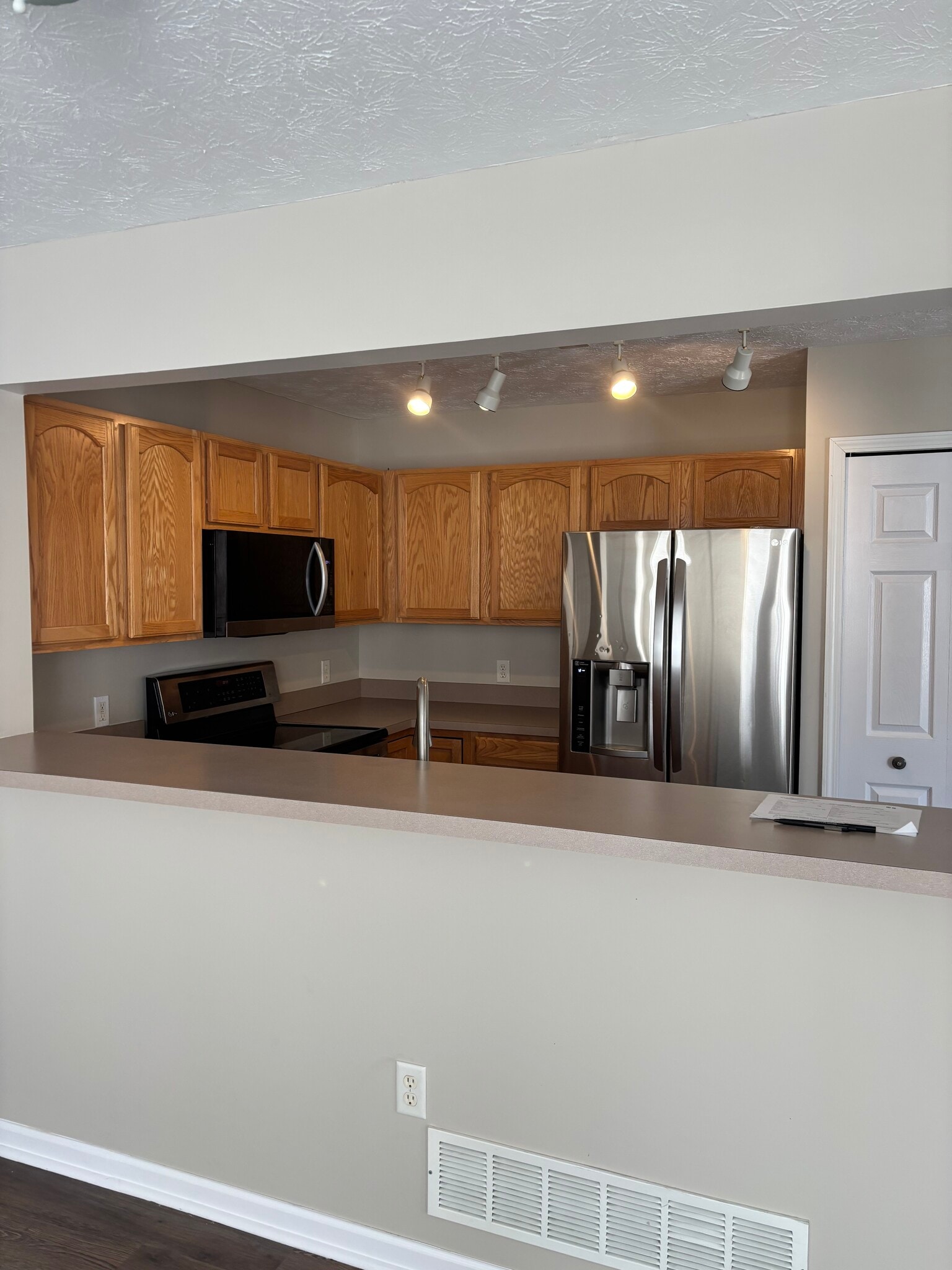 Building Photo - 1150 Chapman Ln