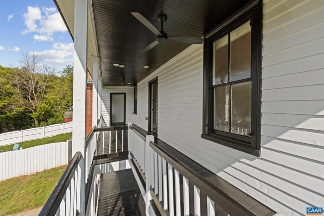Building Photo - 830 E Beverley St