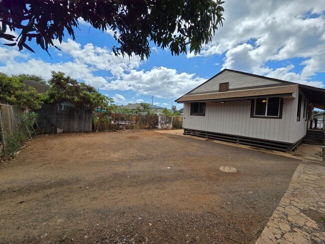 Building Photo - Spacious 2 Bedroom | 1 Bath Duplex