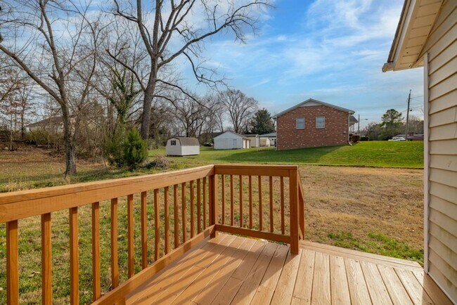 Building Photo - Updated 2-Bedroom Home Walking Distance to Longwood University!