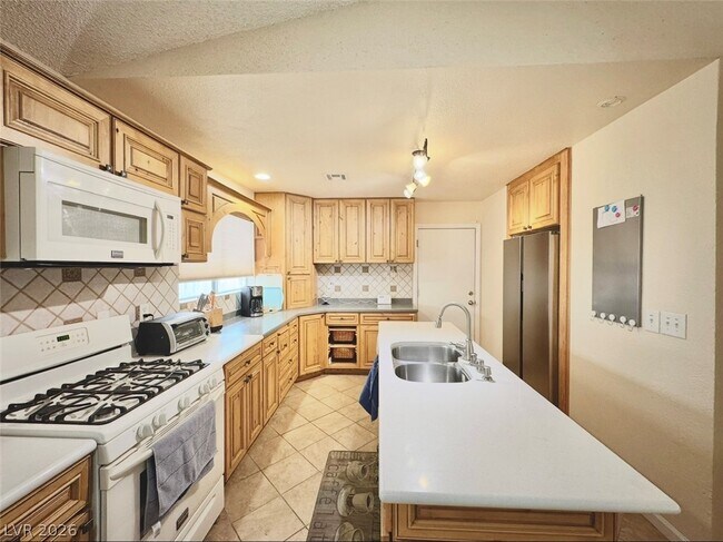 Building Photo - 525 Tabony Ave