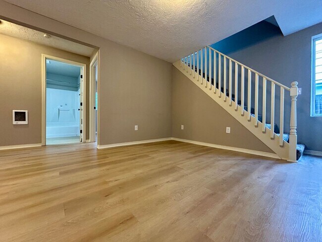 Building Photo - Charming 3-Bedroom Home in Prime Vancouver Location – Pet Friendly with Fenced Yard!