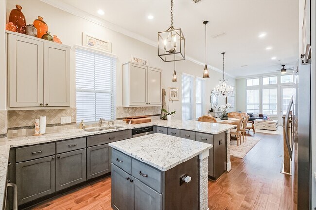 Building Photo - 809 Leavenworth Ave