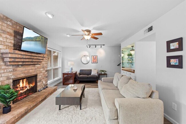 Building Photo - 10328 Briar Forest Dr