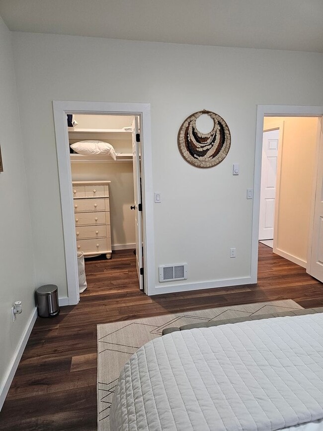 Building Photo - Furnished  3 bedroom in Mount Vernon for S...