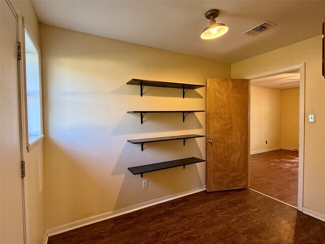 Building Photo - 1501 Stacey St