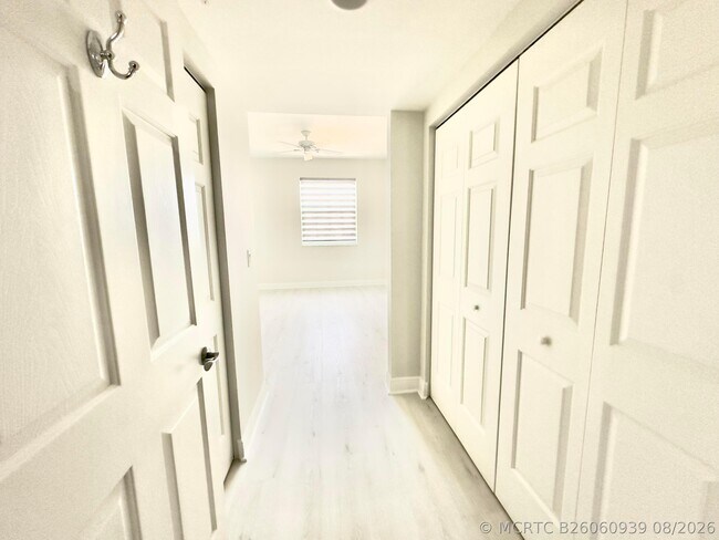Building Photo - 610 Clematis St
