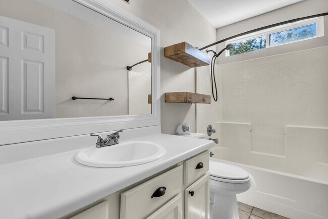Building Photo - Charming Kaysville Home in Quiet Cul-de-Sac Near Trails