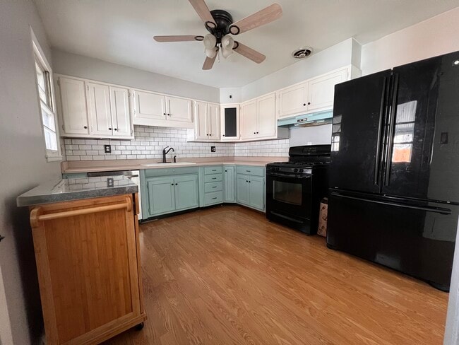 Building Photo - 1051 Curdes Ave
