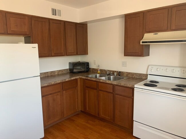 Building Photo - Great 1 bedroom 1 bath condo -- COMING SOON