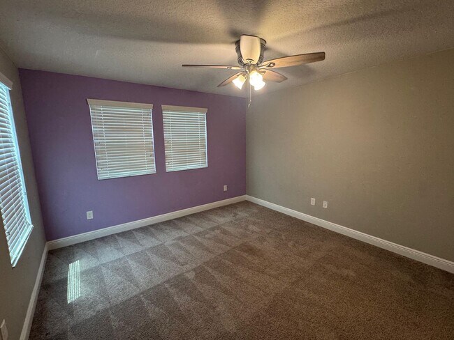 Building Photo - Spacious 5-Bedroom Riverview Home