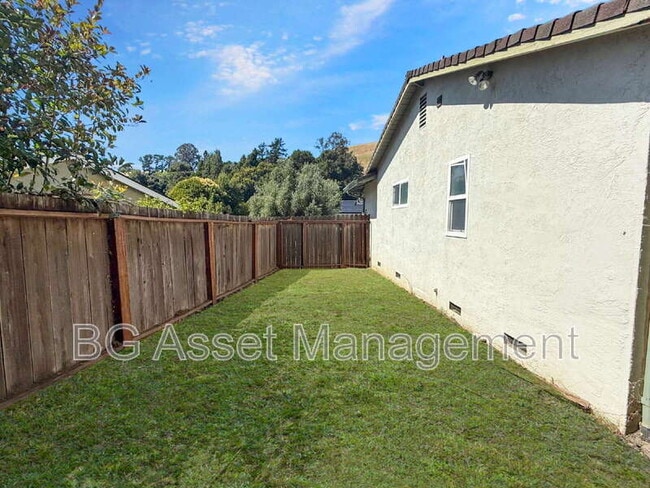 Building Photo - 2672 Doidge Ave