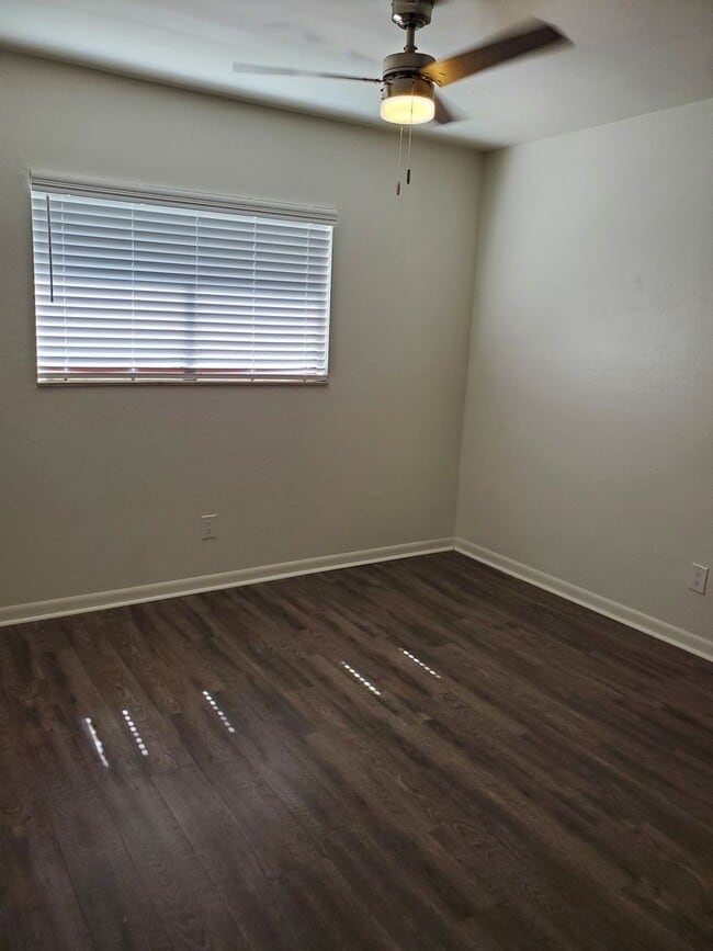 Building Photo - 2BD / 2BA Newly Remodeled 2 bed / 2bath Condo with Community Pool, close to Truman Pkwy!