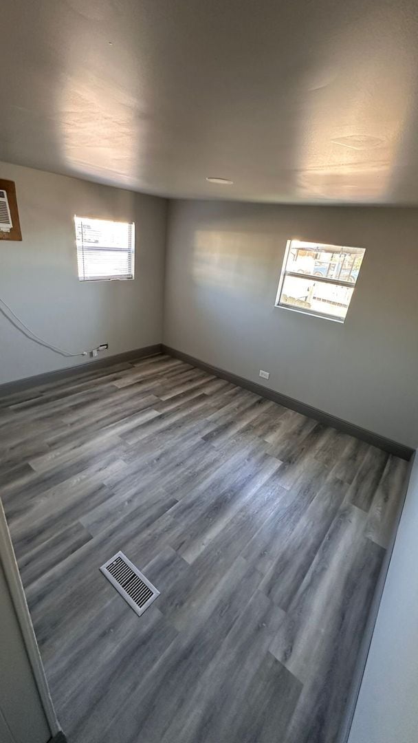 Building Photo - **3/1 Manufactured Home in Charlin Parkway area with large fenced yard**