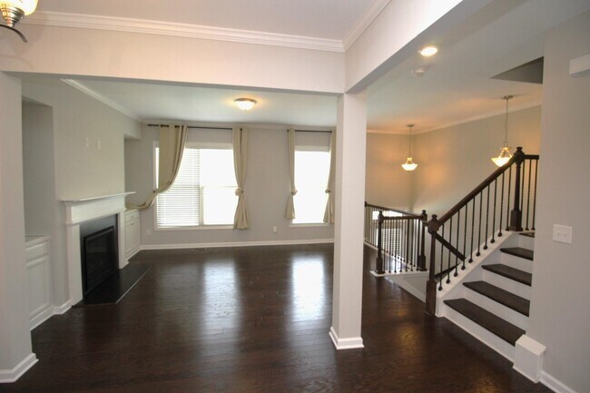 Building Photo - 660 Sunset Dr