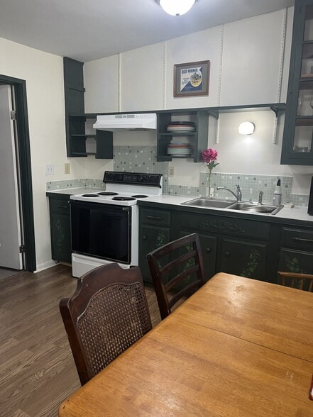 Building Photo - 14 Bowman St