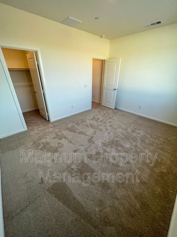 Building Photo - 31310 Reserve Dr