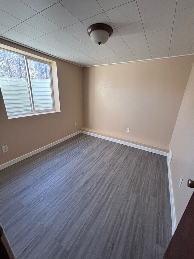 Building Photo - 4 Bedroom with East Gallatin in the backyard