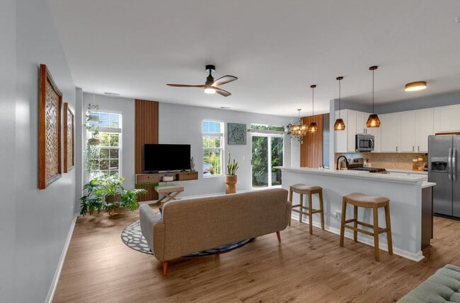 Building Photo - 1221 Courtland Cir