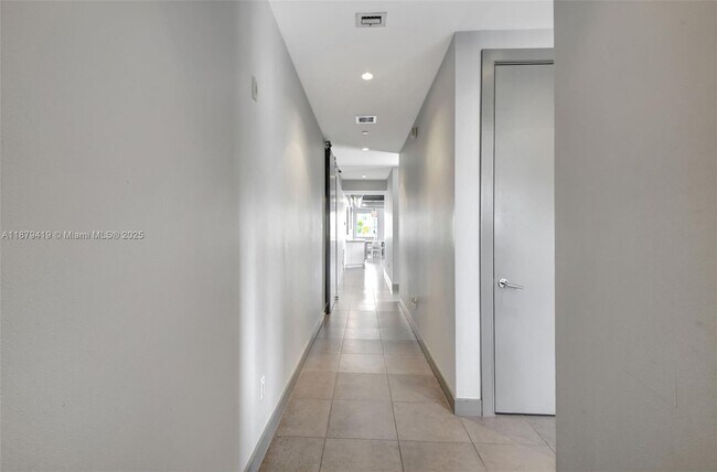 Building Photo - 110 SE 2nd St