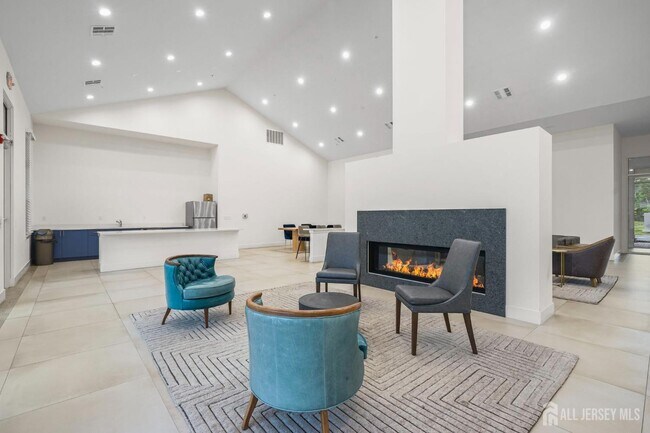 Building Photo - 723 Lorhan Dr