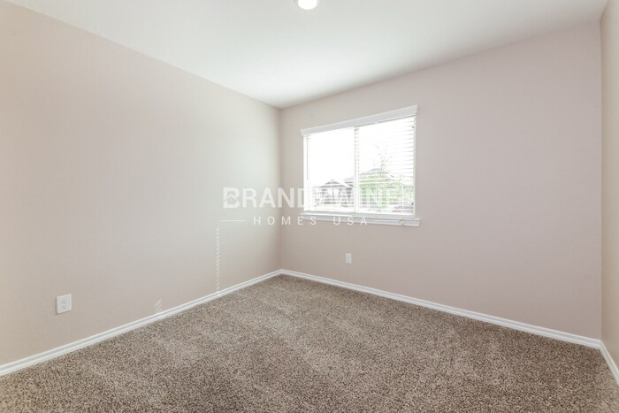 Building Photo - 1302 Community Way