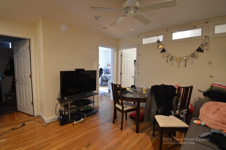 Primary Photo - 56 Egmont St