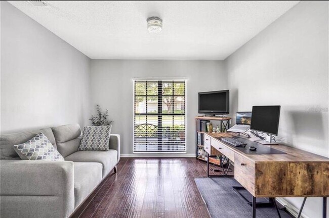 Building Photo - 16208 Pebblebrook Dr