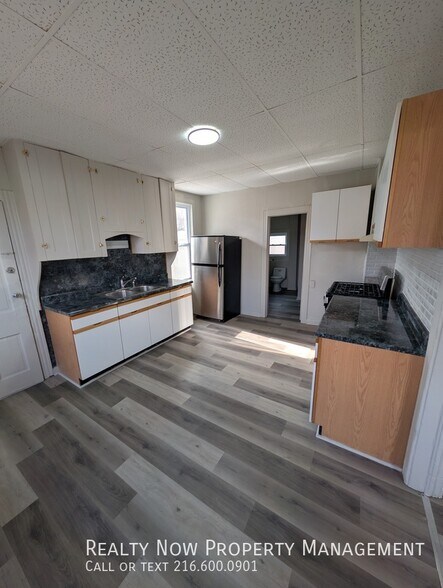 Primary Photo - 7501 Berry Ave