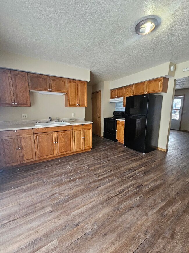 Building Photo - 4132 N Elsie Ave