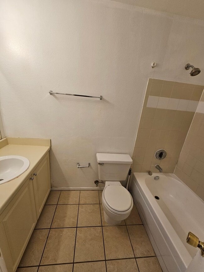 Building Photo - NICE!  2 BED / 2 BATH CONDO (ACROSS FROM C...