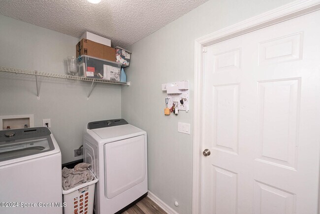 Building Photo - 721 Taluga Ave SE