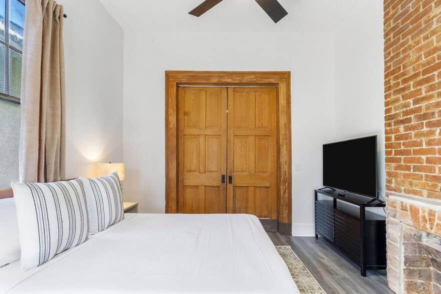 Building Photo - 4317 Canal St